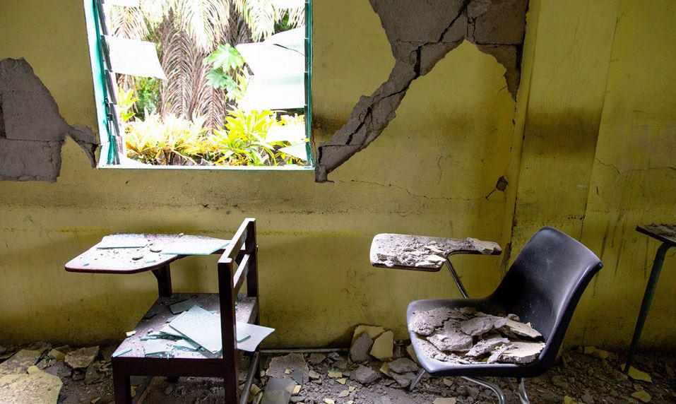 $!El aula de una escuela en Les Cayes muestra los graves daños sufridos durante el terremoto que sacudió Haití el pasado 14 de agosto.