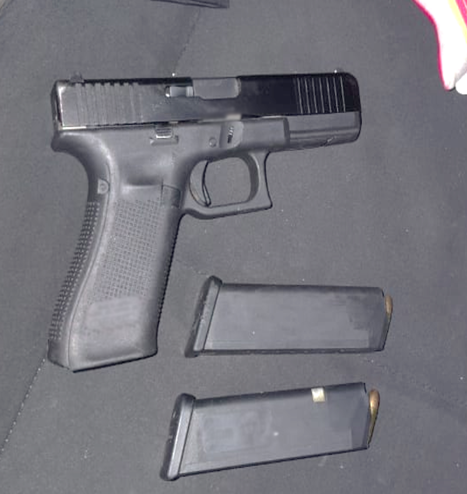 $!Detienen a dos hombres con armas y vehículos robados en Culiacán