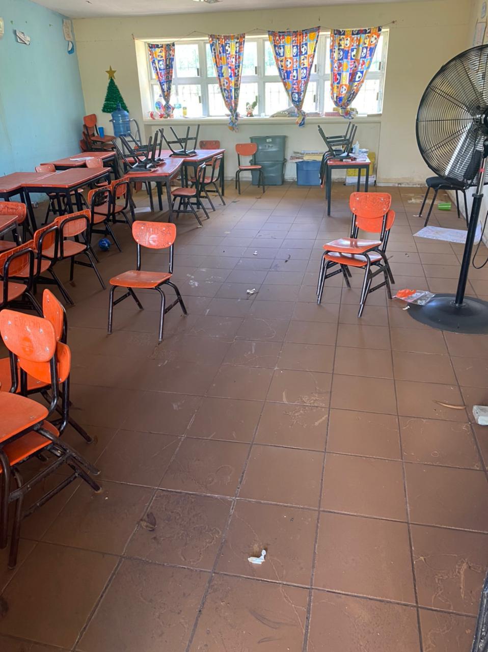 $!Queda primaria de Badiraguato bajo el agua ‘cada que llueve’