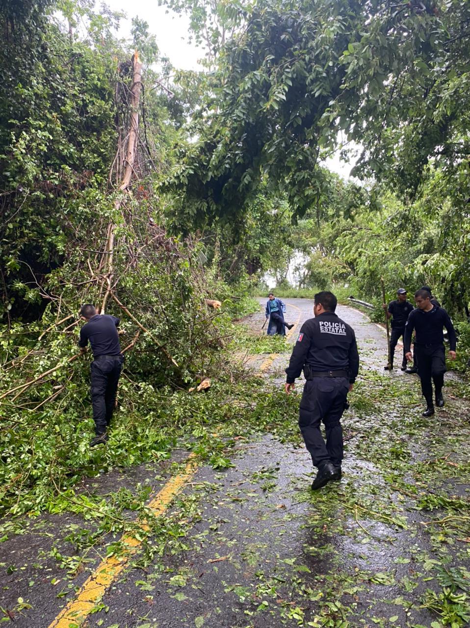 $!Sube a tres los muertos en Nayarit por el paso del huracán Roslyn; además de cuantiosos daños