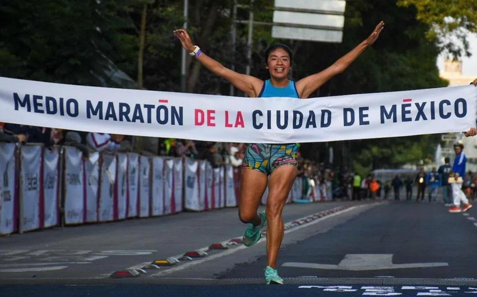$!Mexicanos se llevan los primeros lugares en el Medio Maratón de la CDMX