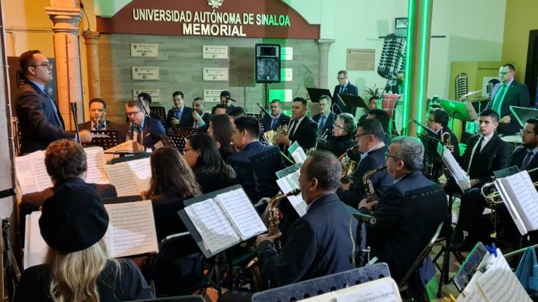 La Banda Sinfónica de la UAS, durante el concierto.