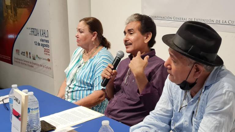Mary Valadez, Guillermo Gallardo y Jorge Luis Hurtado, durante la presentación.