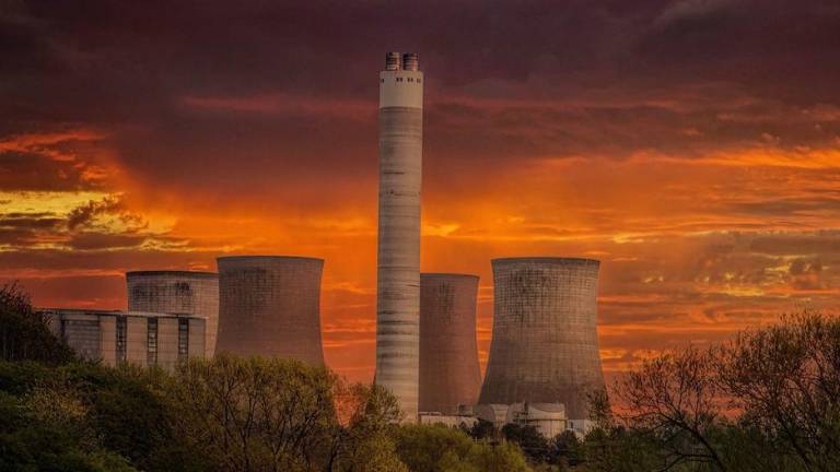 Revela el PNUMA que gobiernos prevén producir el doble de combustibles fósiles en 2030