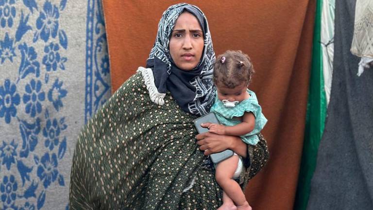 La población de Gaza continúa siendo desplazada por la fuerza y miles de personas huyen de las hostilidades en Rafah.