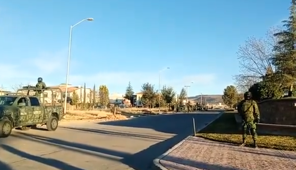 $!Un complejo residencial de Durango mantiene presencia de las Fuerzas Armadas.