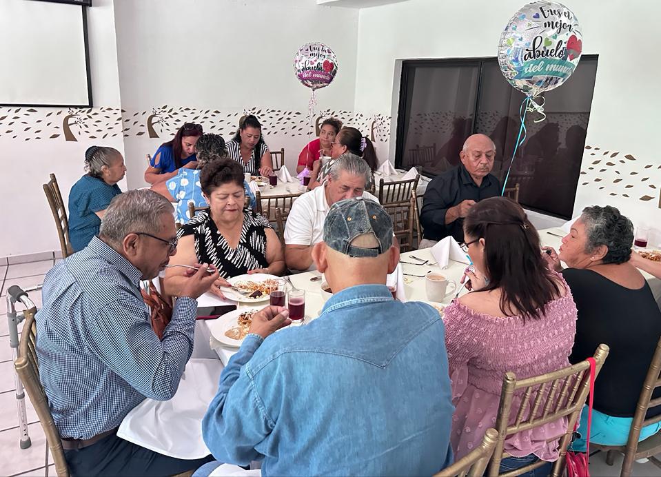 $!Una alegre mañana pasaron los abuelitos en su convivio.