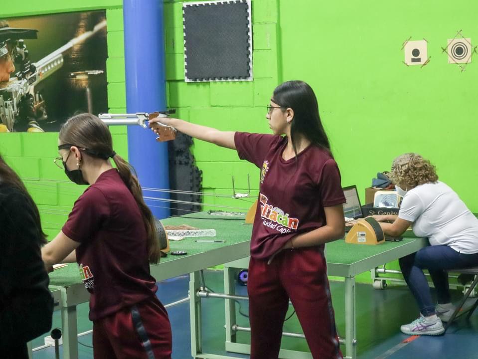 $!Afinan su puntería en el tiro deportivo de los Juegos Conade