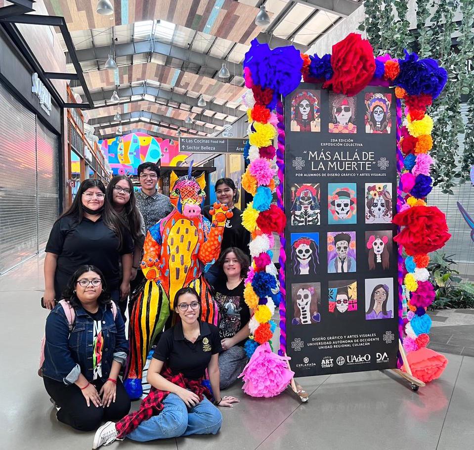 $!Los artistas, junto a sus obras.