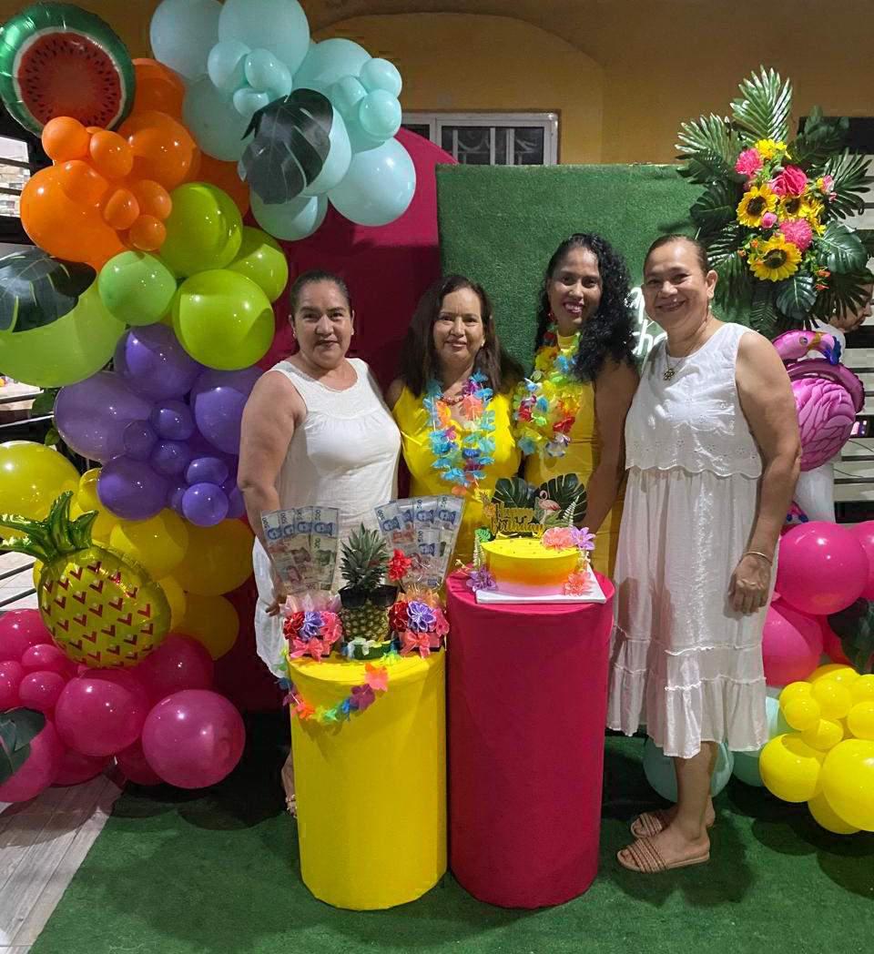 $!Las cumpleañeras entre Martha Marinquez y Marisela Plazola.