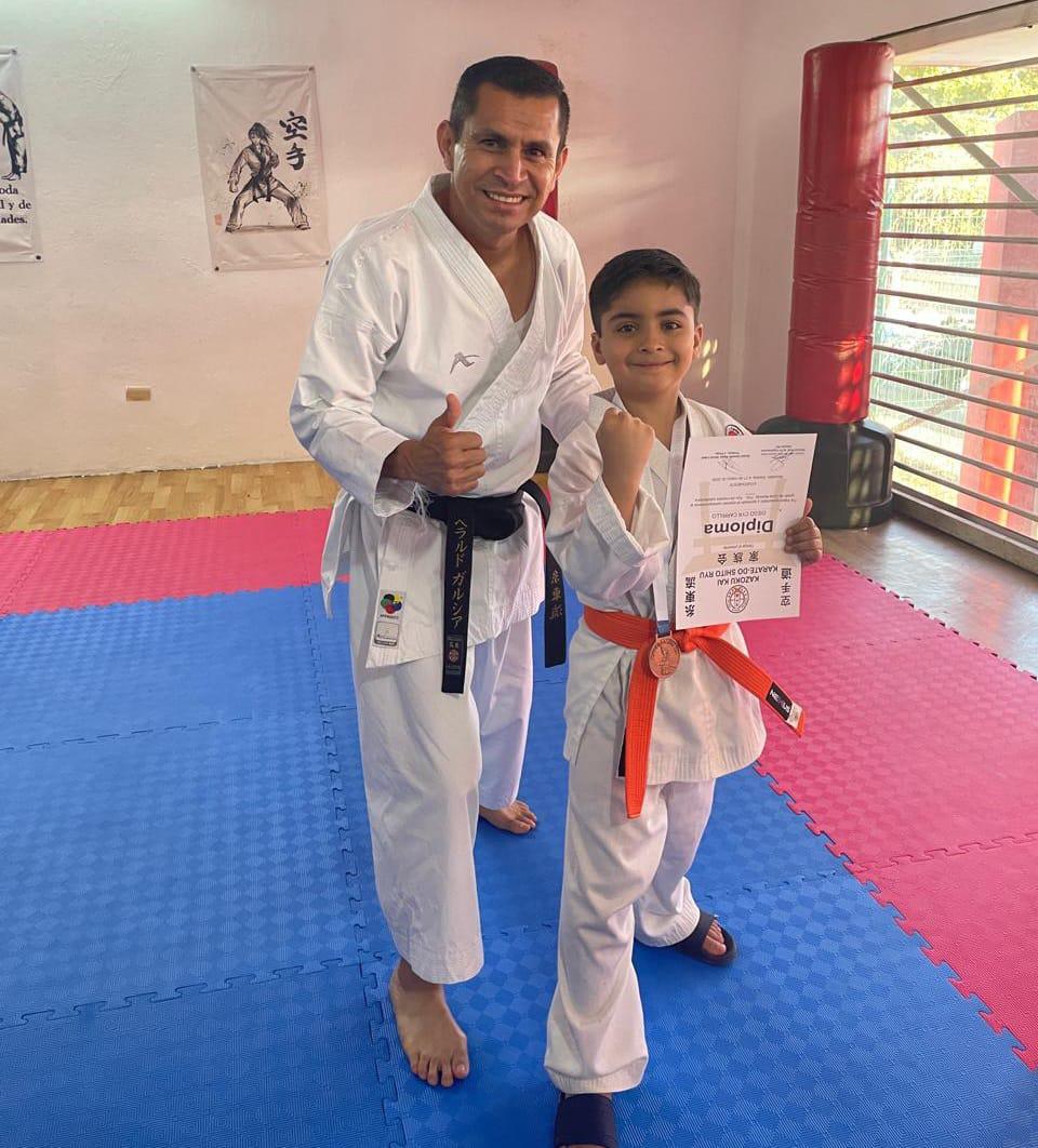 $!Muestran su calidad karatecas mazatlecos ante Kazuki Kai