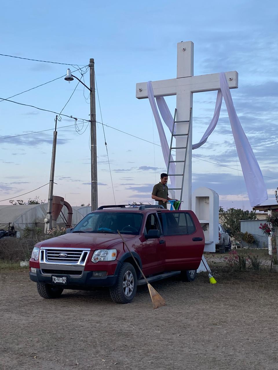 $!Colocan lienzos en la Santa Cruz, tradición de Cristo Rey, en Escuinapa