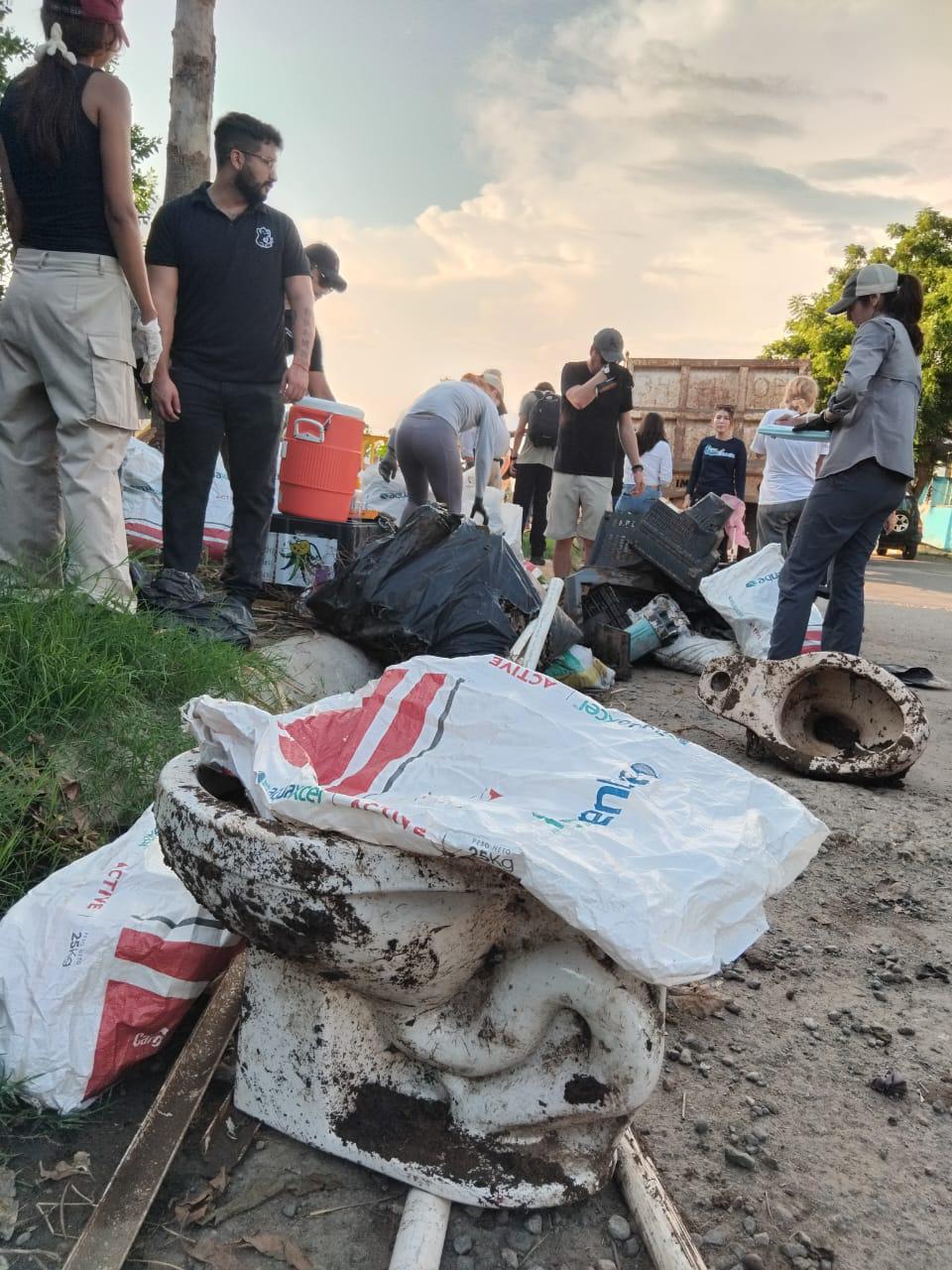 $!Ciudadanos defienden manglar con jornada de limpieza en el Arroyo Jabalines, en Mazatlán