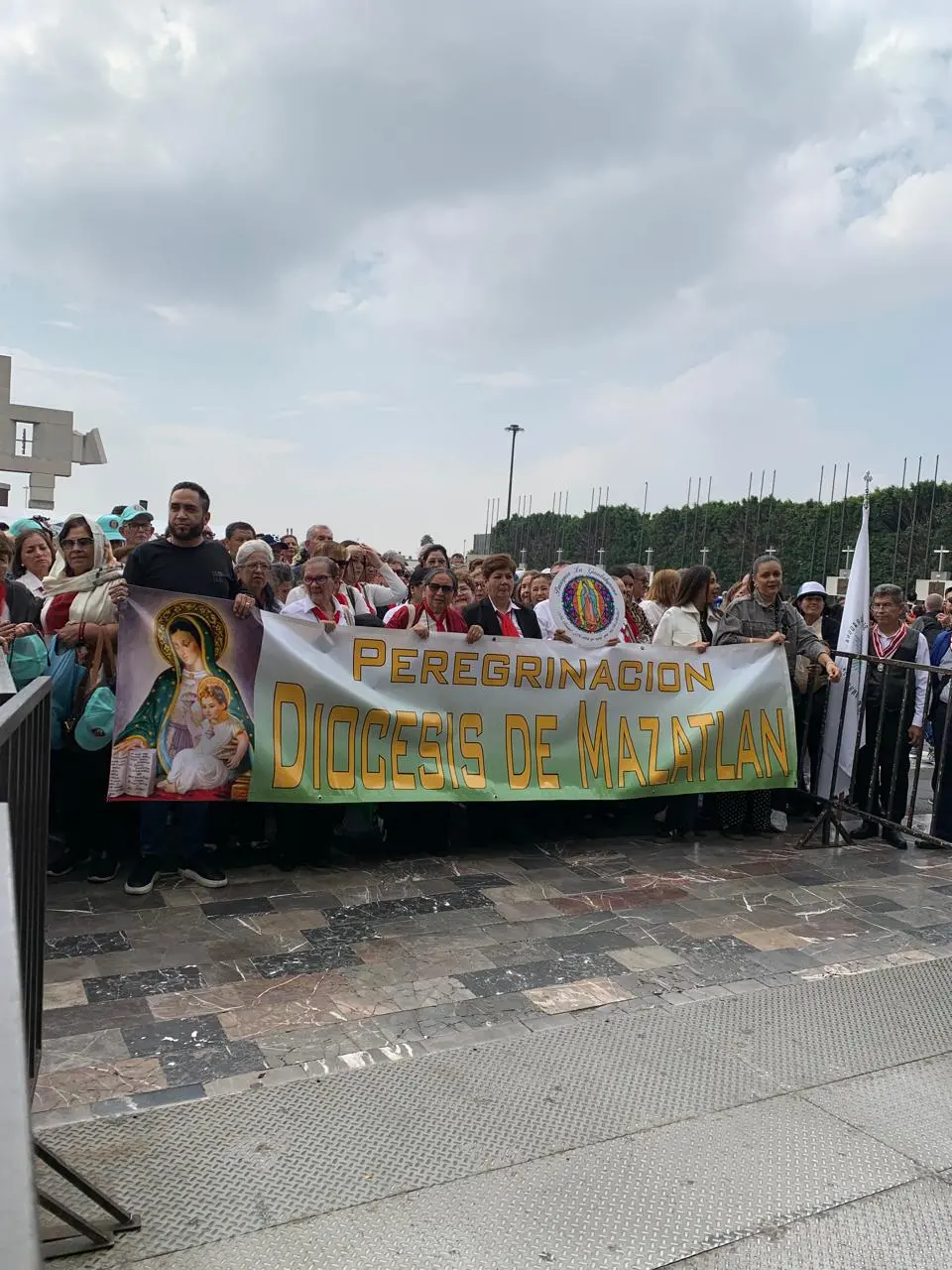 $!Peregrinos de Rosario piden por la paz de Sinaloa en Basílica de Guadalupe