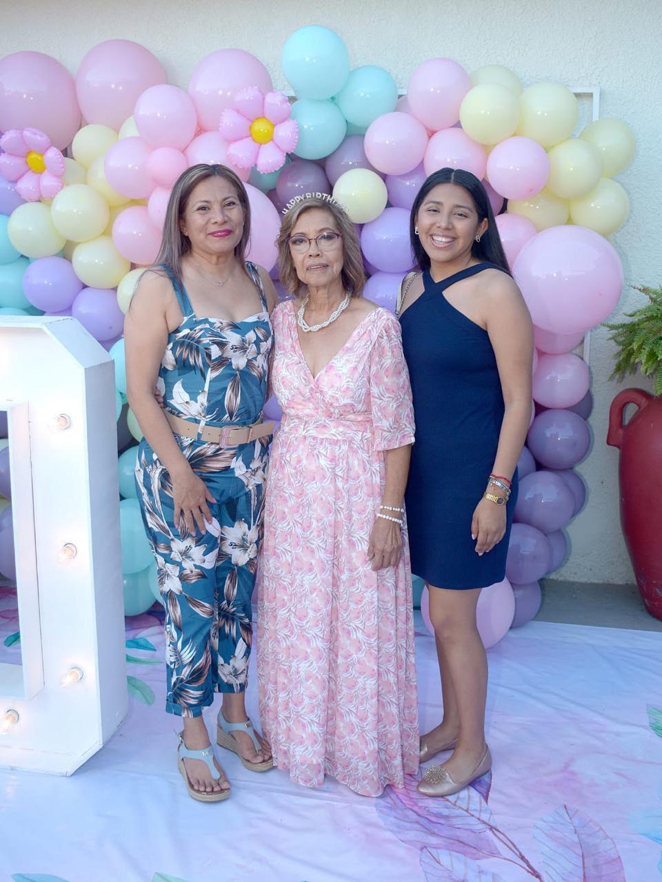 $!María Esther entre Ana Fonseca y Mariana Cervantes.