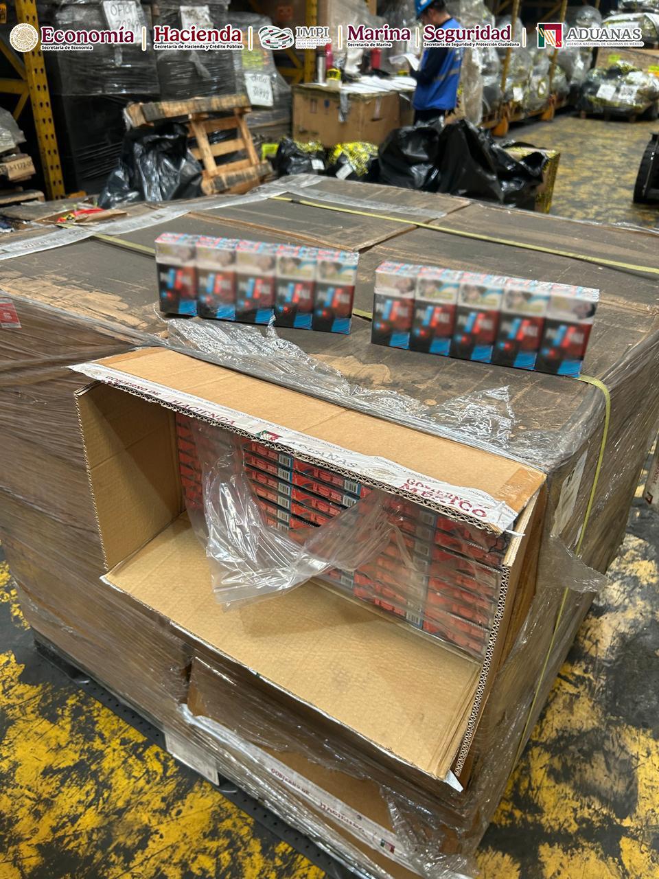 $!Aseguran más de 865 mil cajetillas de cigarros en el Aeropuerto Internacional de la Ciudad de México