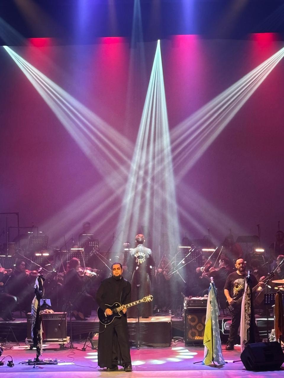 $!Conquista ‘Revolution’: despliegue de rock sinfónico y arte multidisciplinario