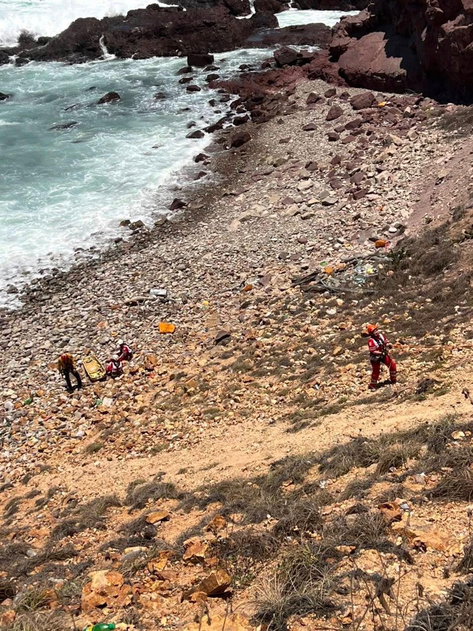 $!Imparte Bomberos Mazatlán capacitación a personal de Cruz Roja sobre procedimientos de rescate