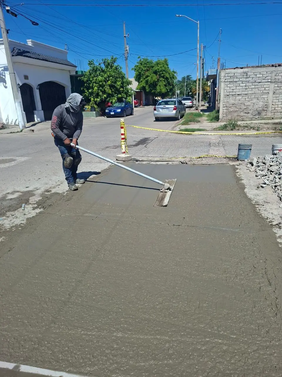 $!Gobierno de Ahome realiza en Los Mochis reparaciones de lozas de concreto y asfalto