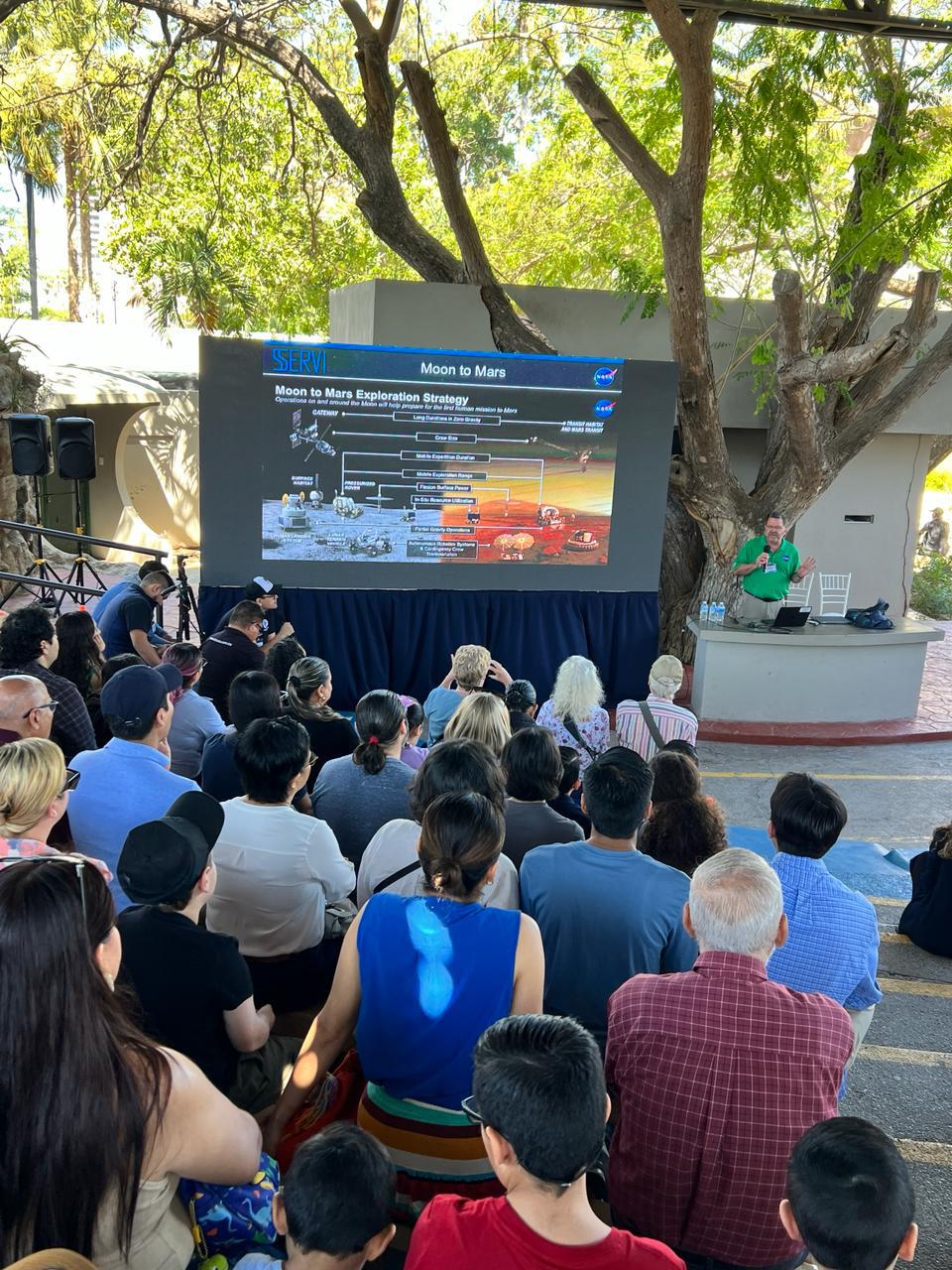 $!Abre Gran Acuario Mazatlán sus puertas a más de 7 mil exploradores para el Eclipse Total de Sol