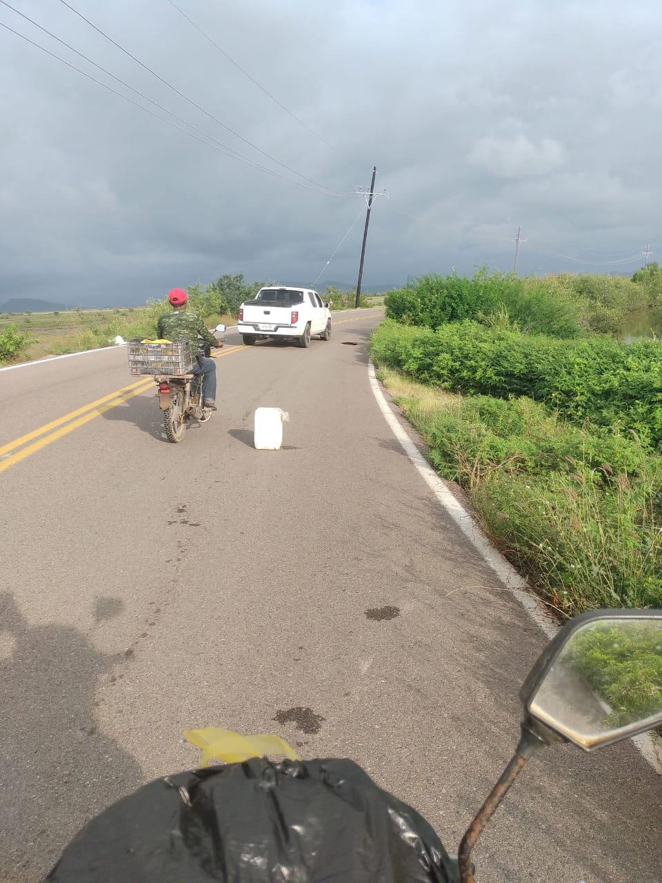 $!Lluvias dejan dos hundimientos en carreteras de Rosario