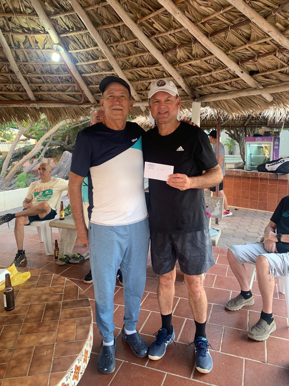 $!Jorge Aviña se ciñe corona en el Torneo de Tenis en el Racquet Club