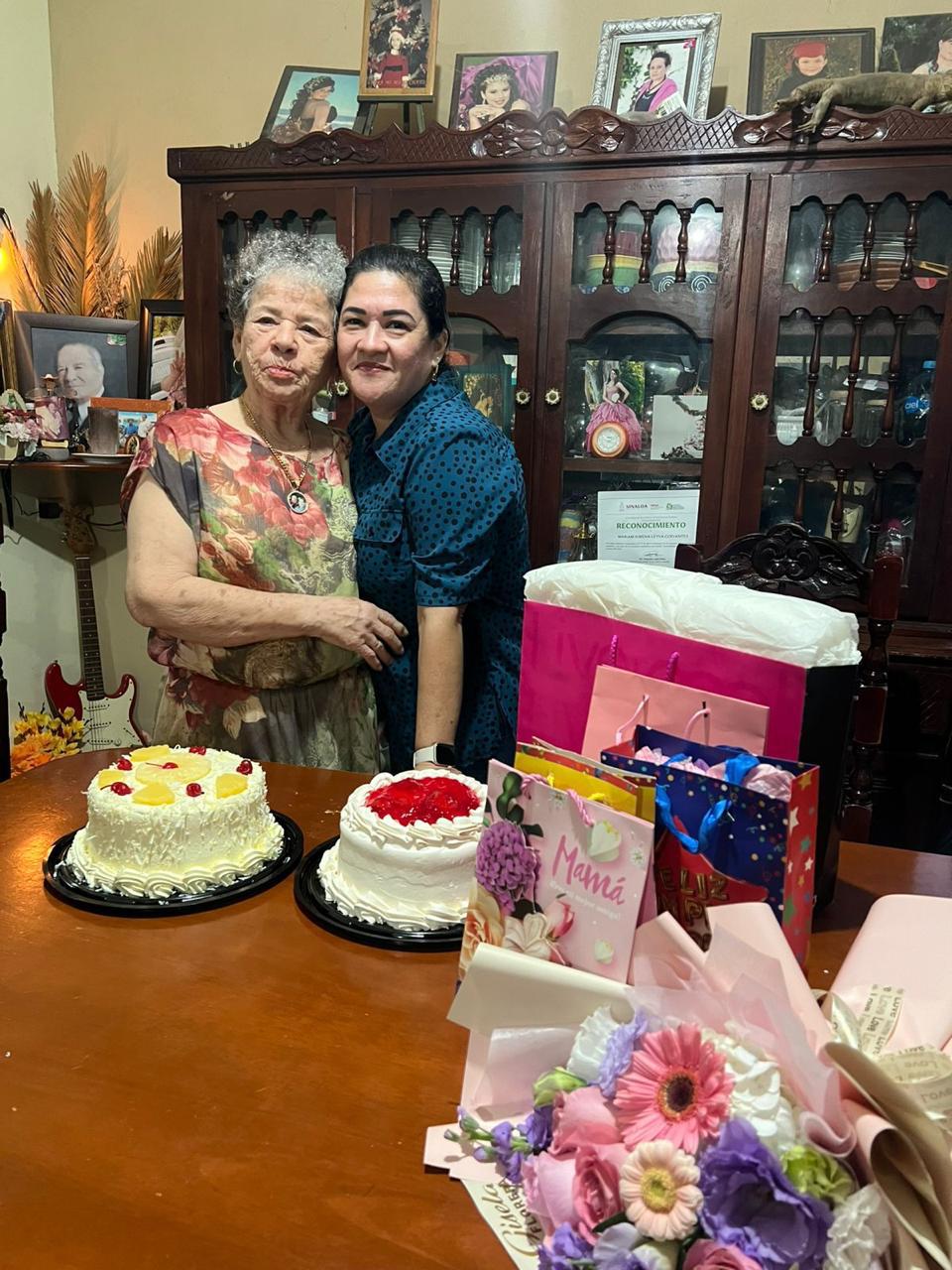 $!Con su nuera consentida, Angélica Sandoval.