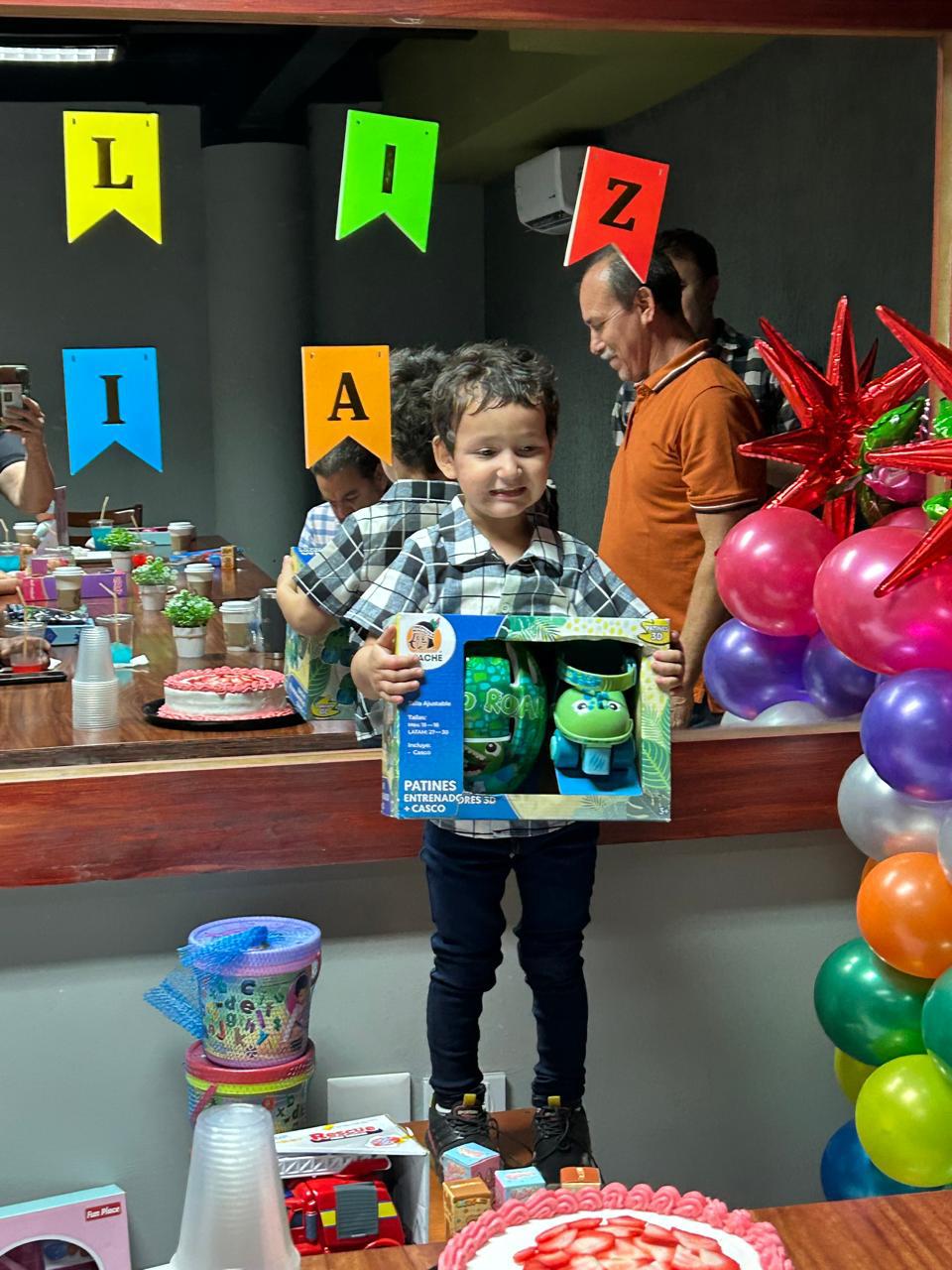 $!Los pequeños se pusieron felices con sus regalos.