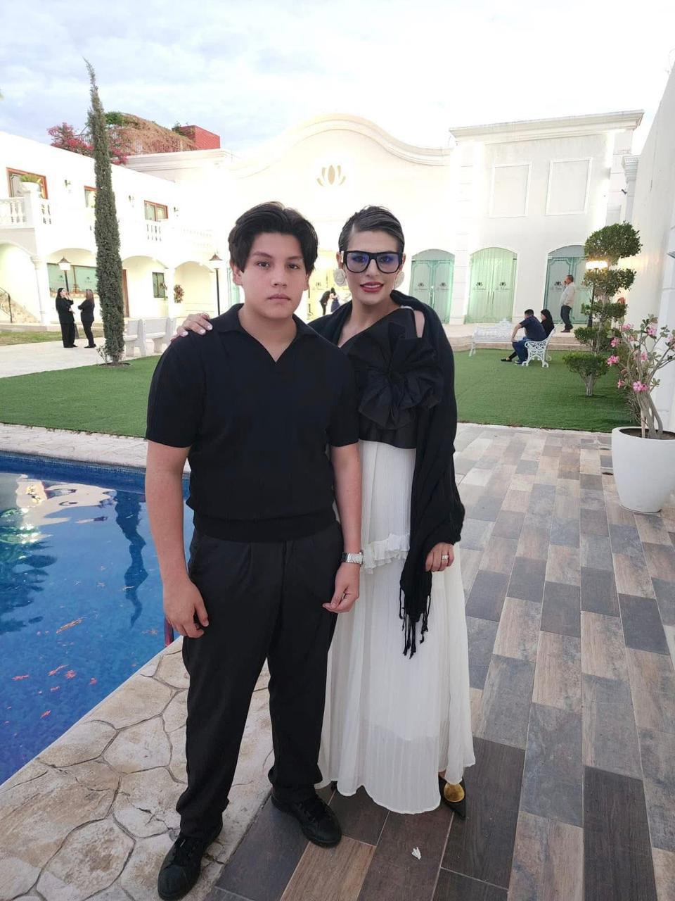 $!Elisa Serrano junto a su hijo Balam.