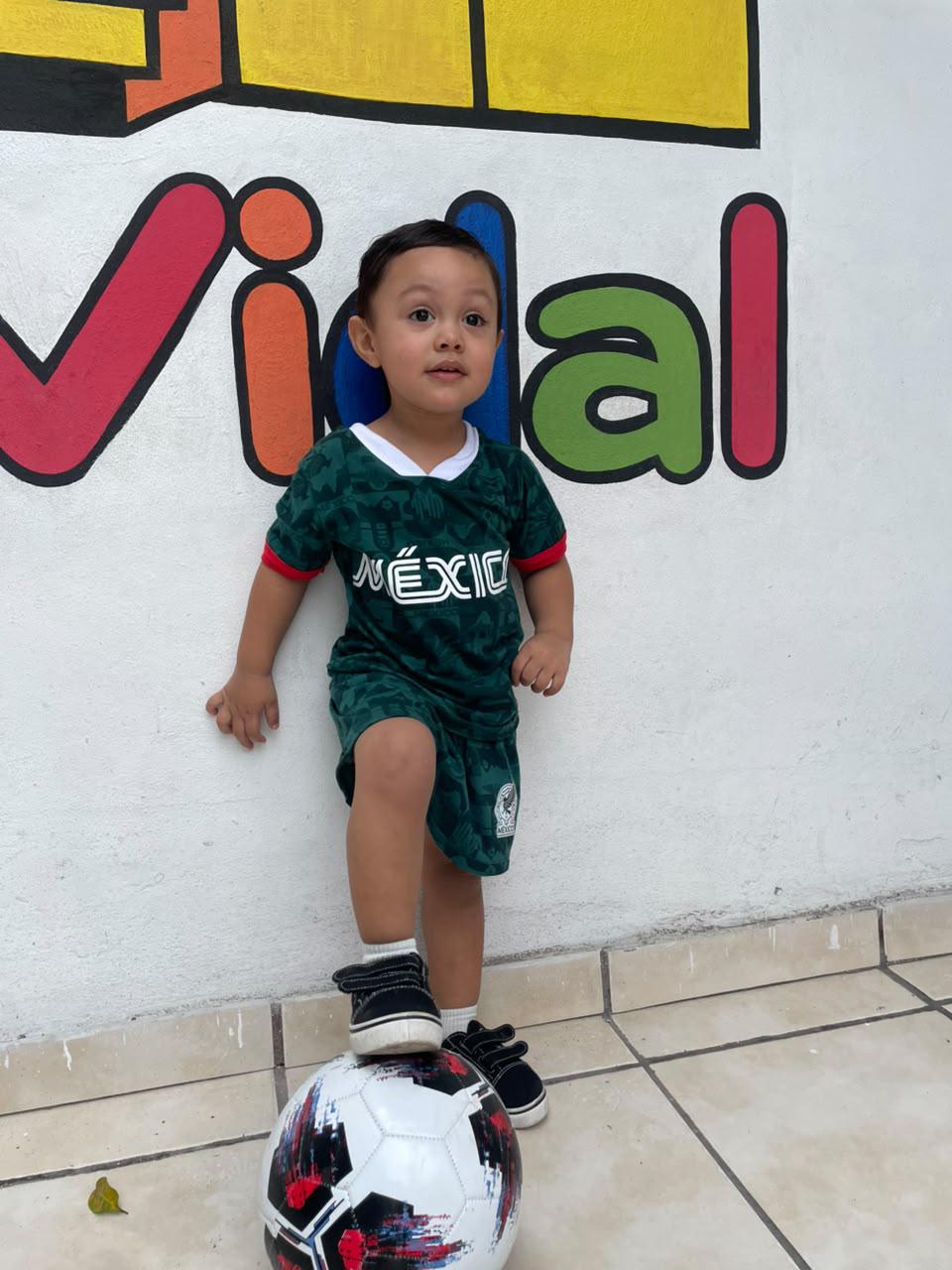 $!Jesús Damián portando el uniforme de México acudió a su guardería.