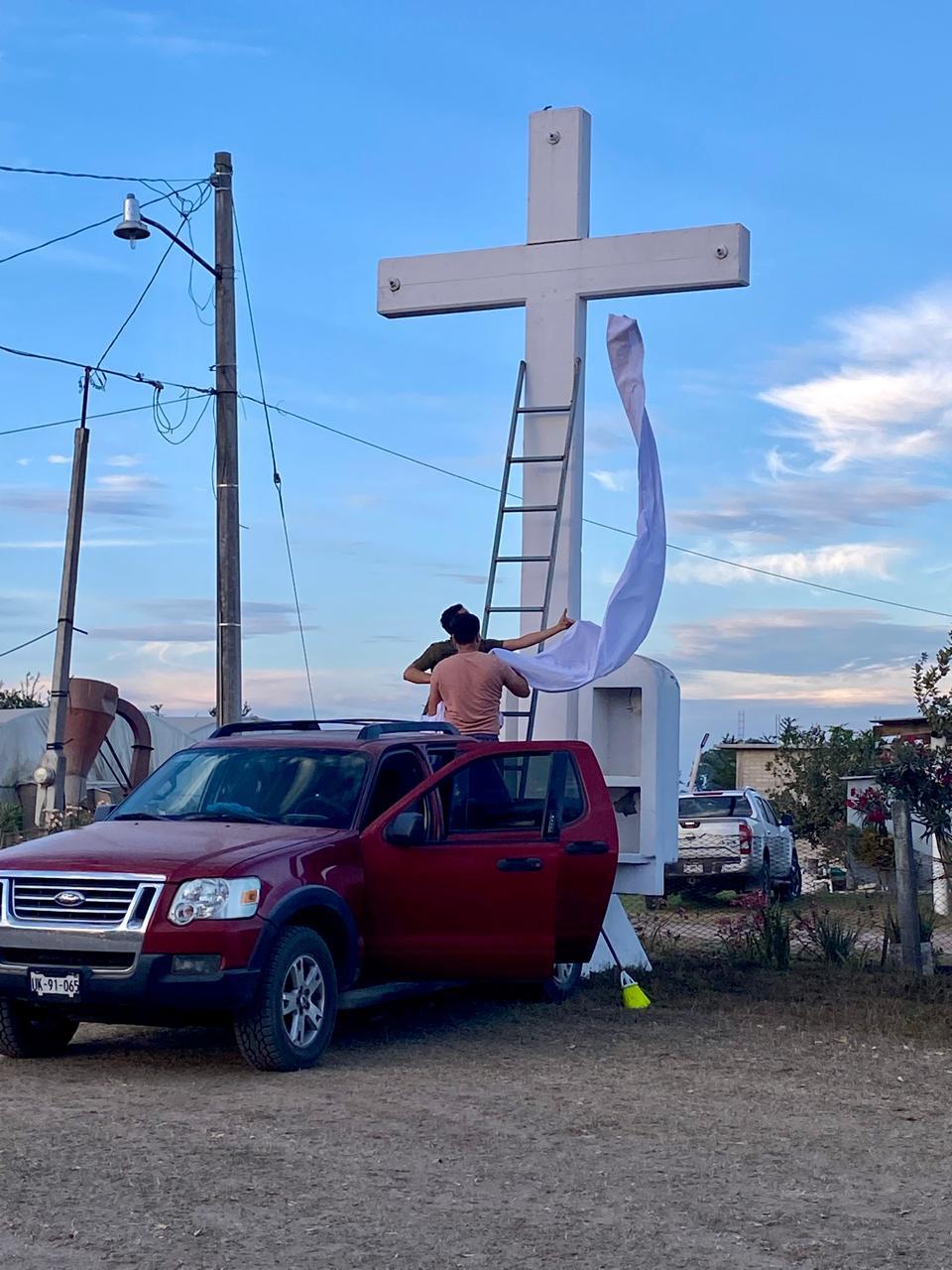 $!Colocan lienzos en la Santa Cruz, tradición de Cristo Rey, en Escuinapa