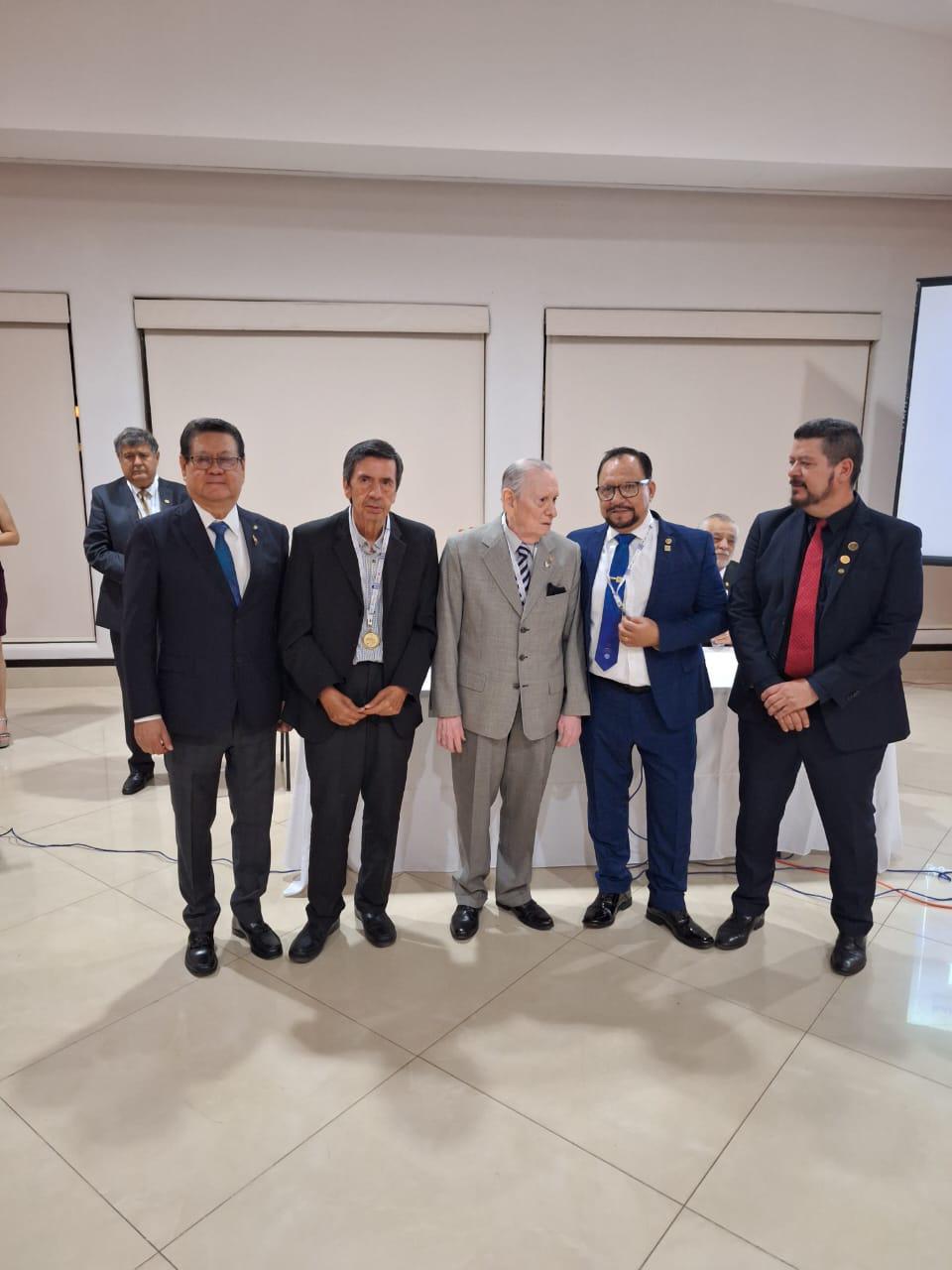 $!Reconocimiento por 40 años y más: Jorge G. Monobe Rivera, Francisco Payán Cázarez y Sergio A. Guerrero Ramos.