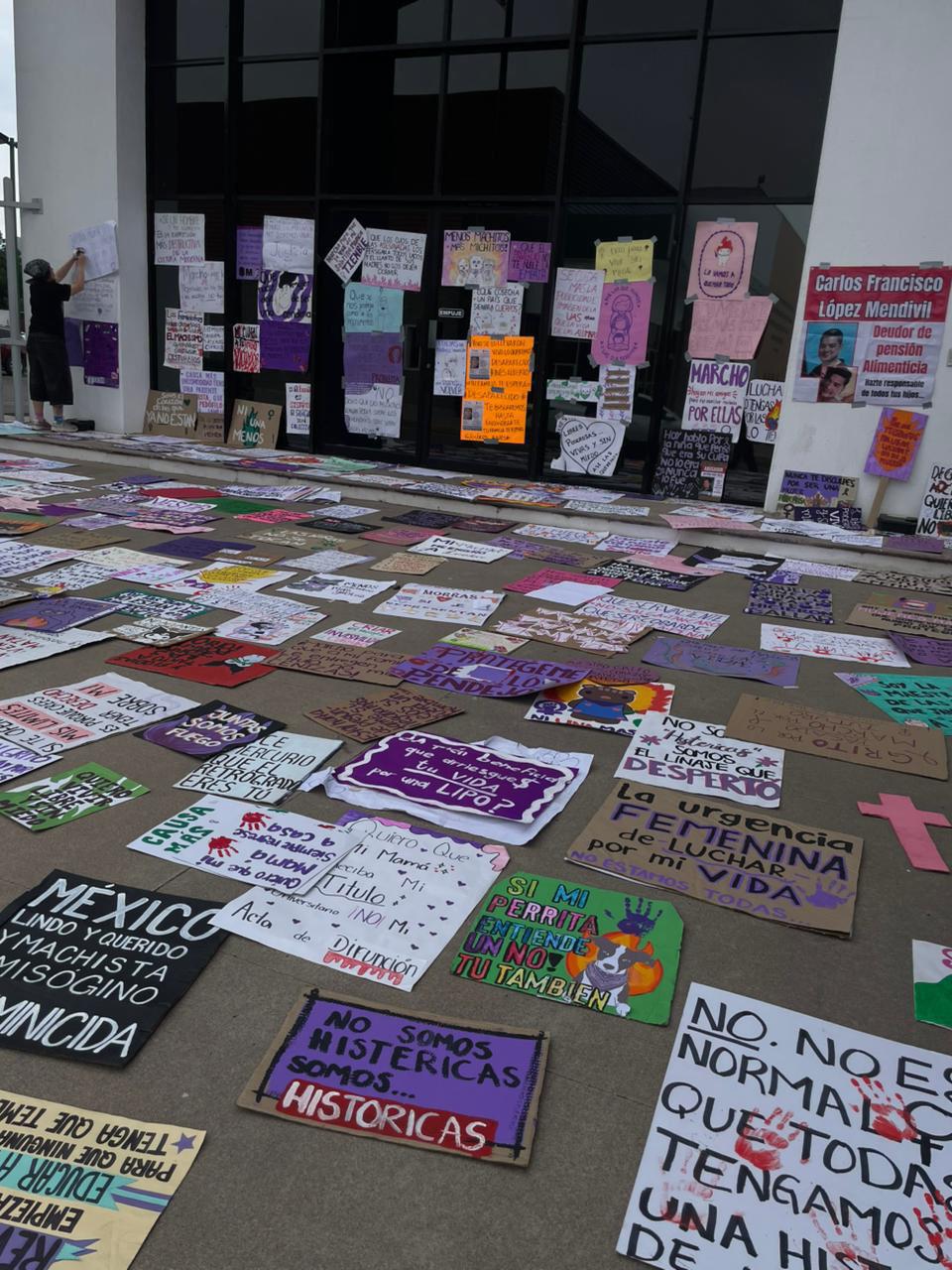 $!Intervienen feministas la Fiscalía de Sinaloa para exigir justicia por feminicidios