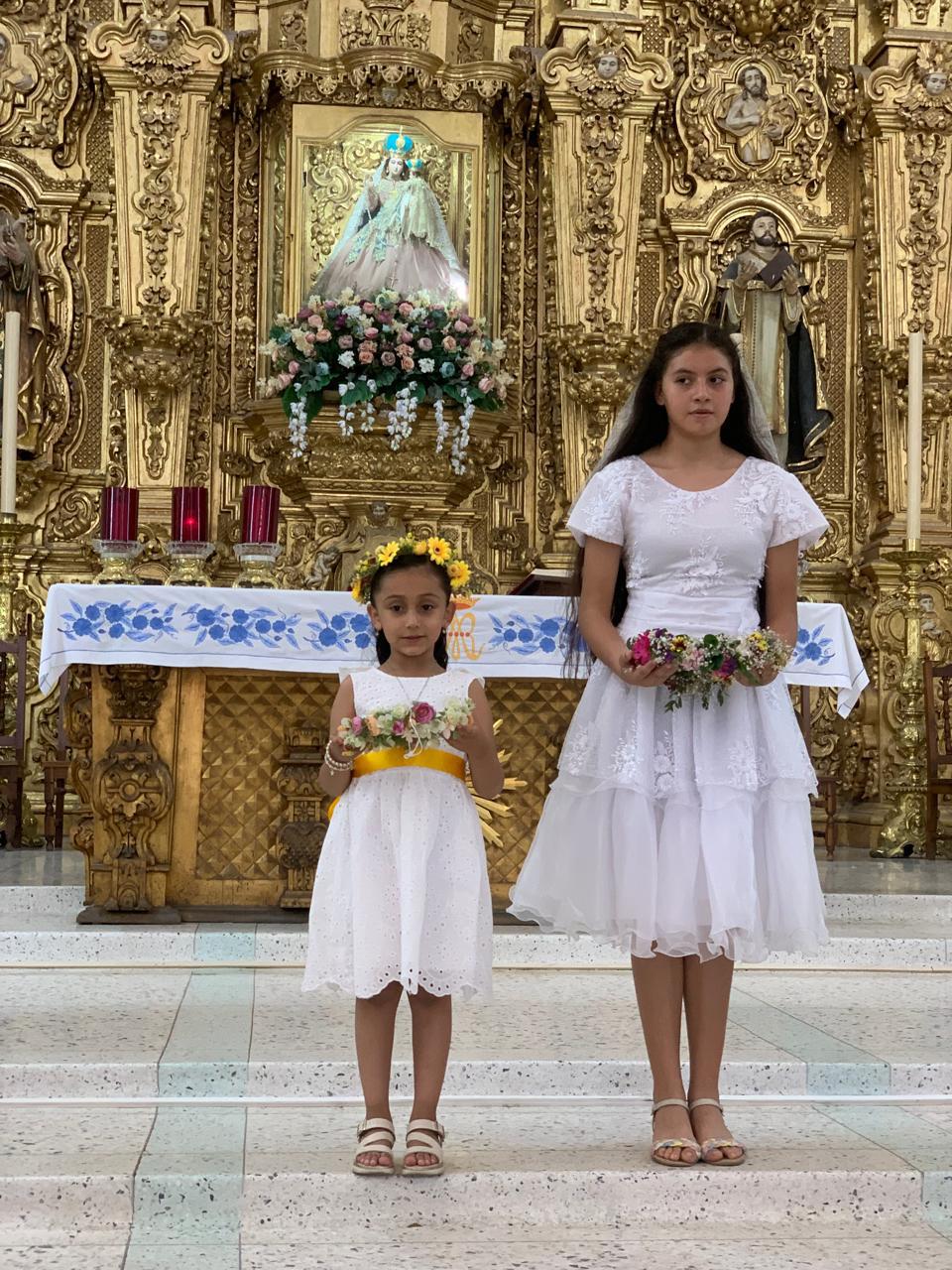 $!Coronan imagen de la Virgen María para cerrar mes de ofrecimiento de flores