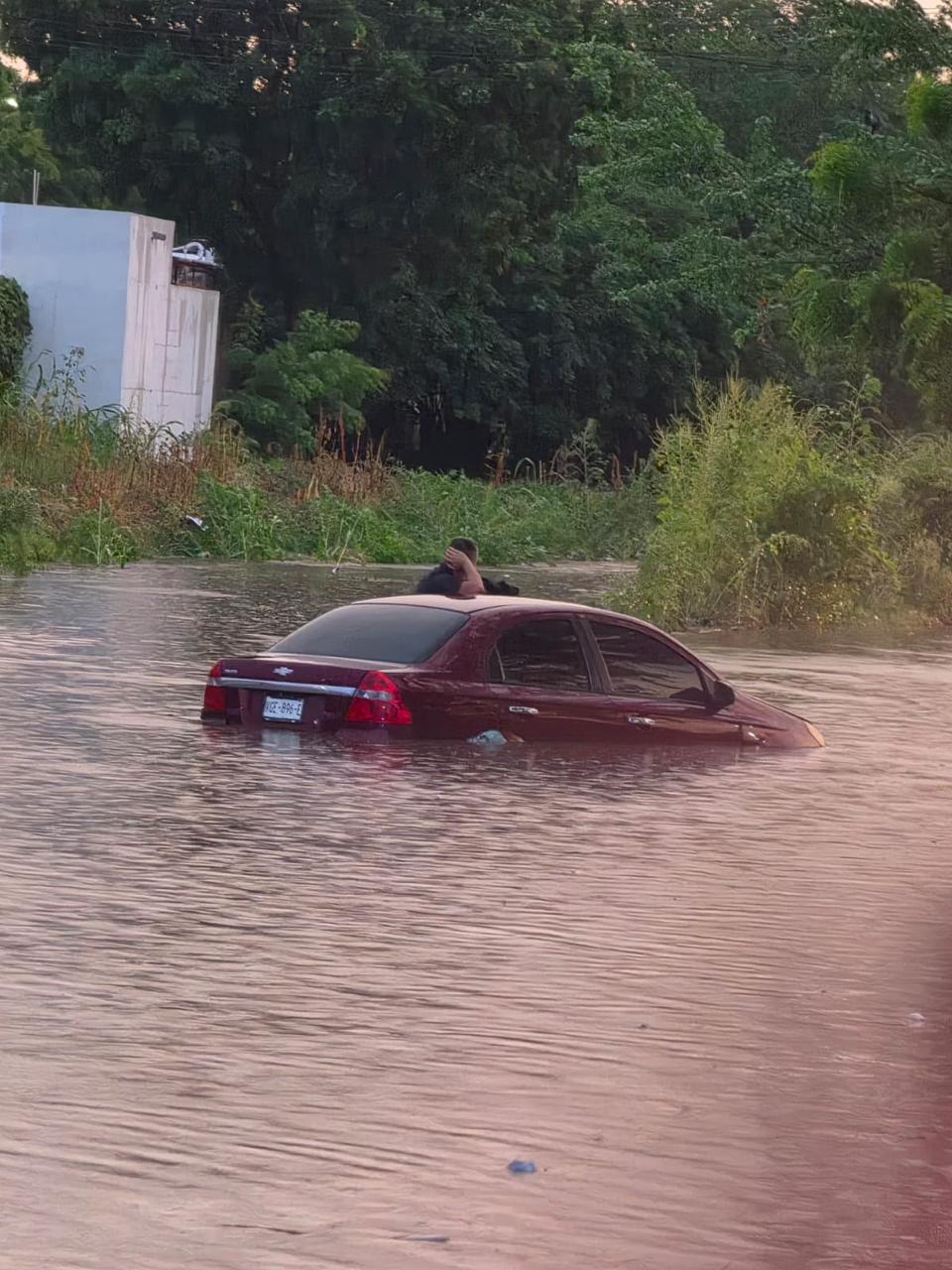 $!Alerta en Culiacán: Arroyos al límite tras intensas lluvias