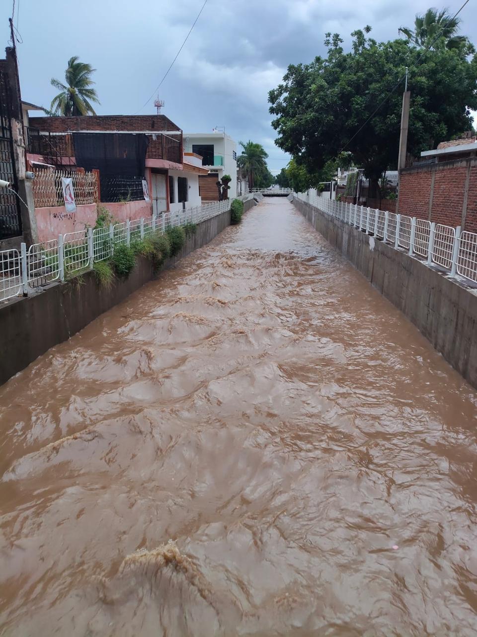 $!Alerta en Culiacán: Arroyos al límite tras intensas lluvias
