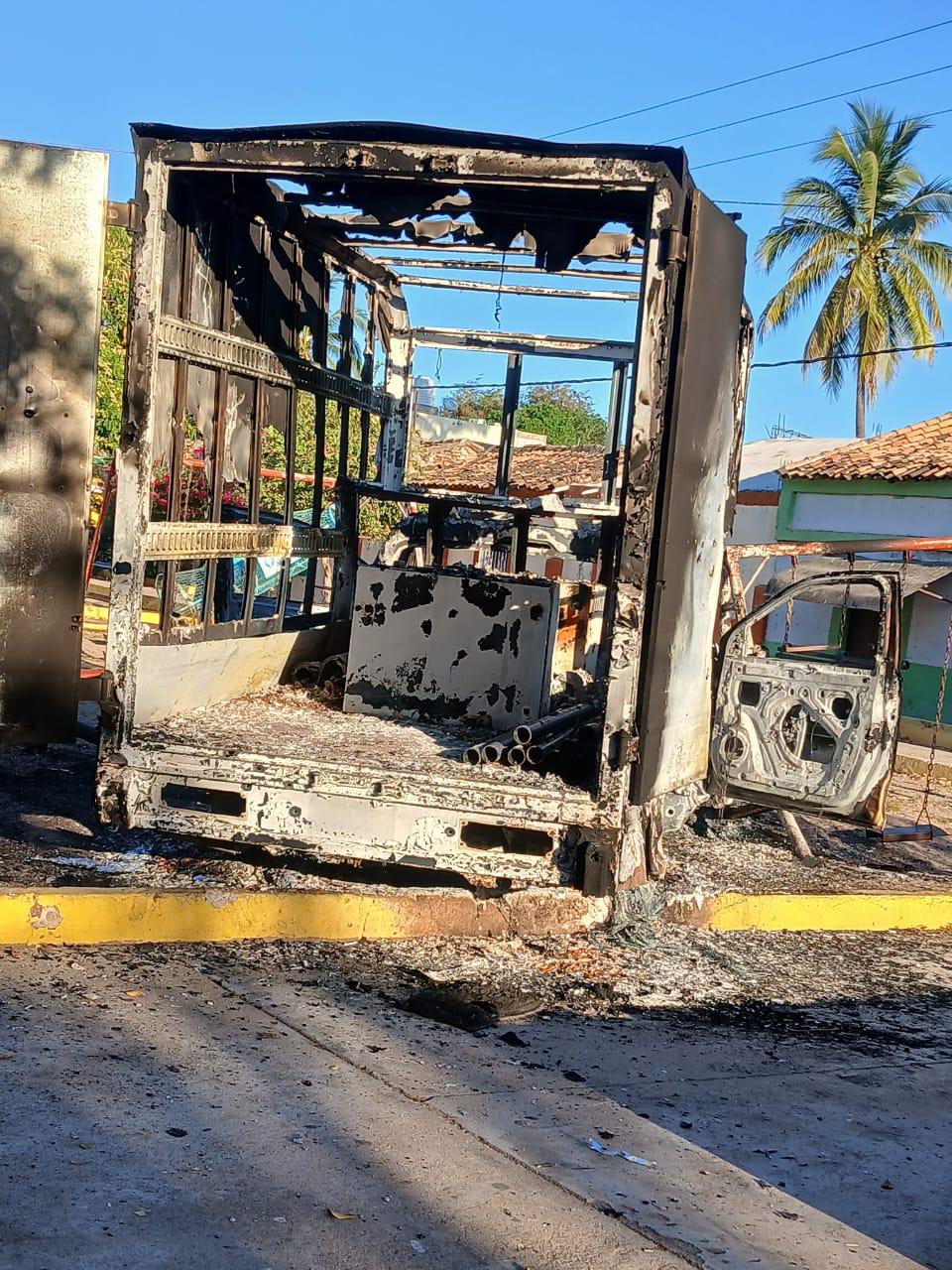 $!Familiares reportan desaparición de conductor tras encontrar unidad siniestrada en Matatán, en Rosario