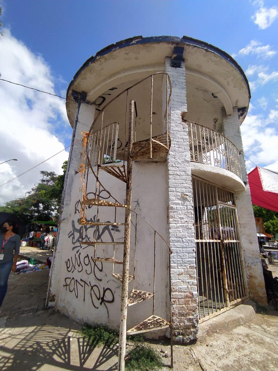 $!Piden remodelación de la plazuela Flores Magón en Mazatlán por desperfectos