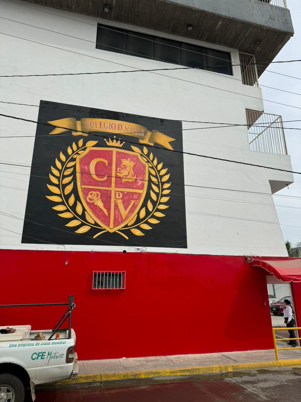 $!Personal de la CFE acudió al Colegio DVilla, en la Colonia Francisco Villa.