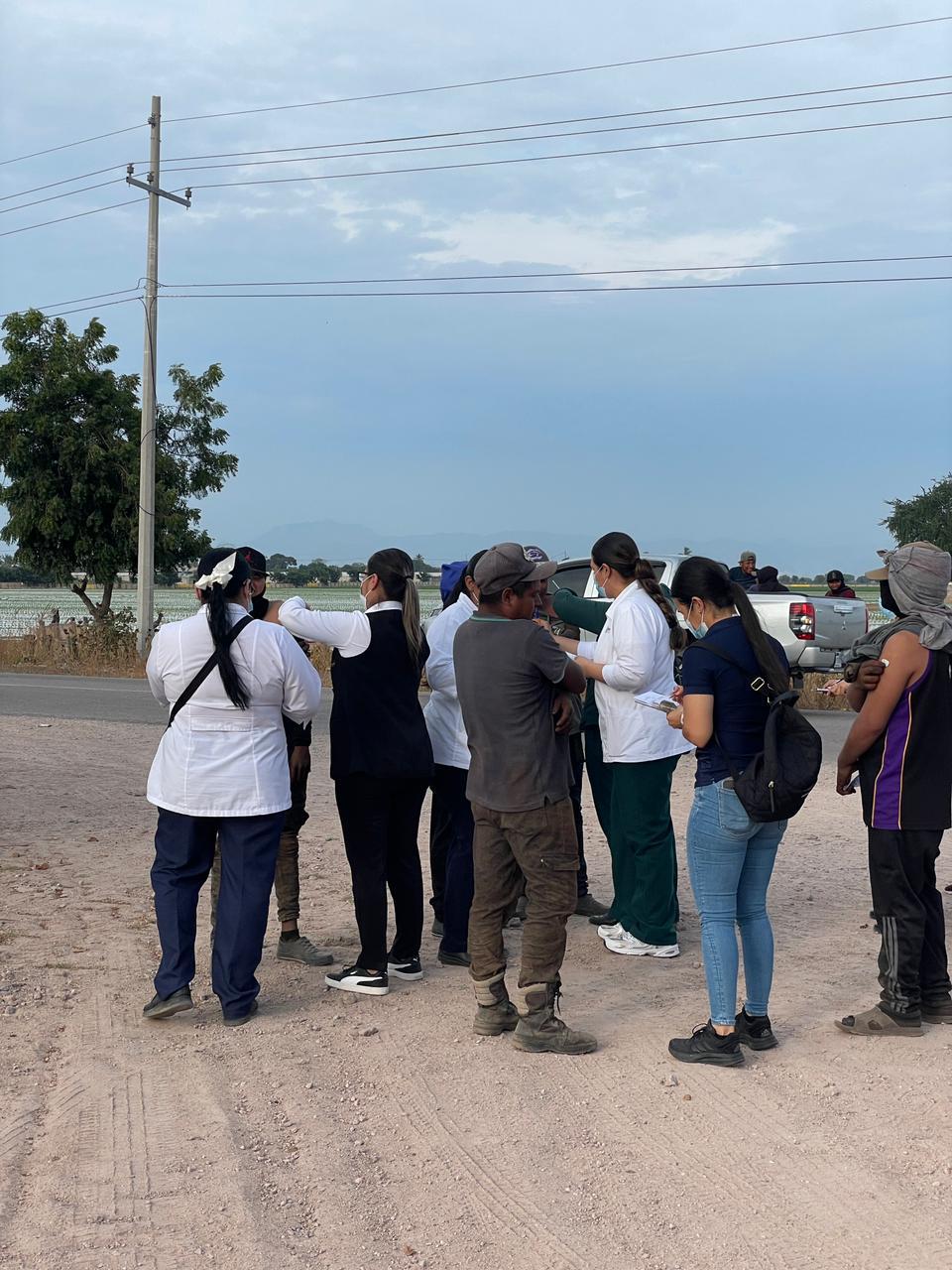 $!Emprende Secretaría de Salud jornada masiva de vacunación contra el sarampión en Isla del Bosque