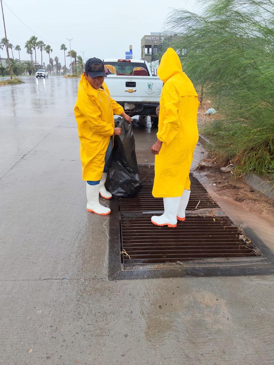 $!Lluvias por remanentes de ‘Raymond’ activan operativo de emergencia en Ahome