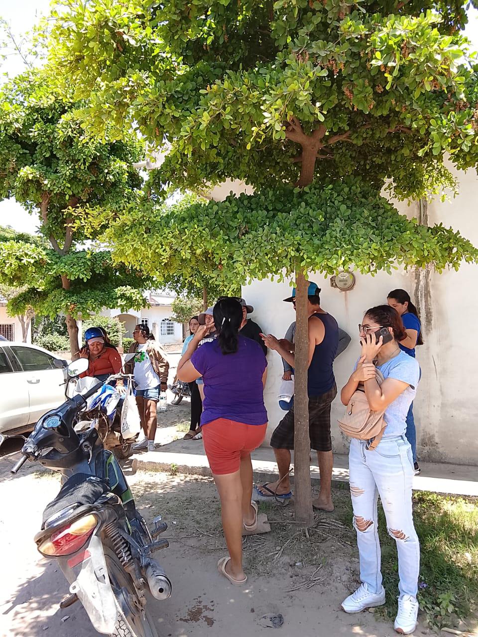 $!Acude CFE a reparar falla a la comunidad de Isla del Bosque