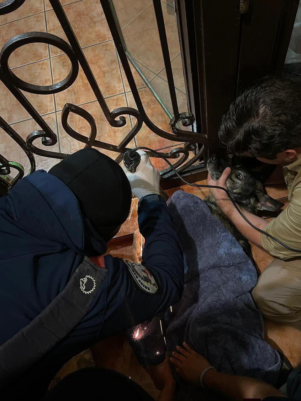 $!Atiende Bomberos de Mazatlán incendios en casa habitación y baldíos durante Navidad