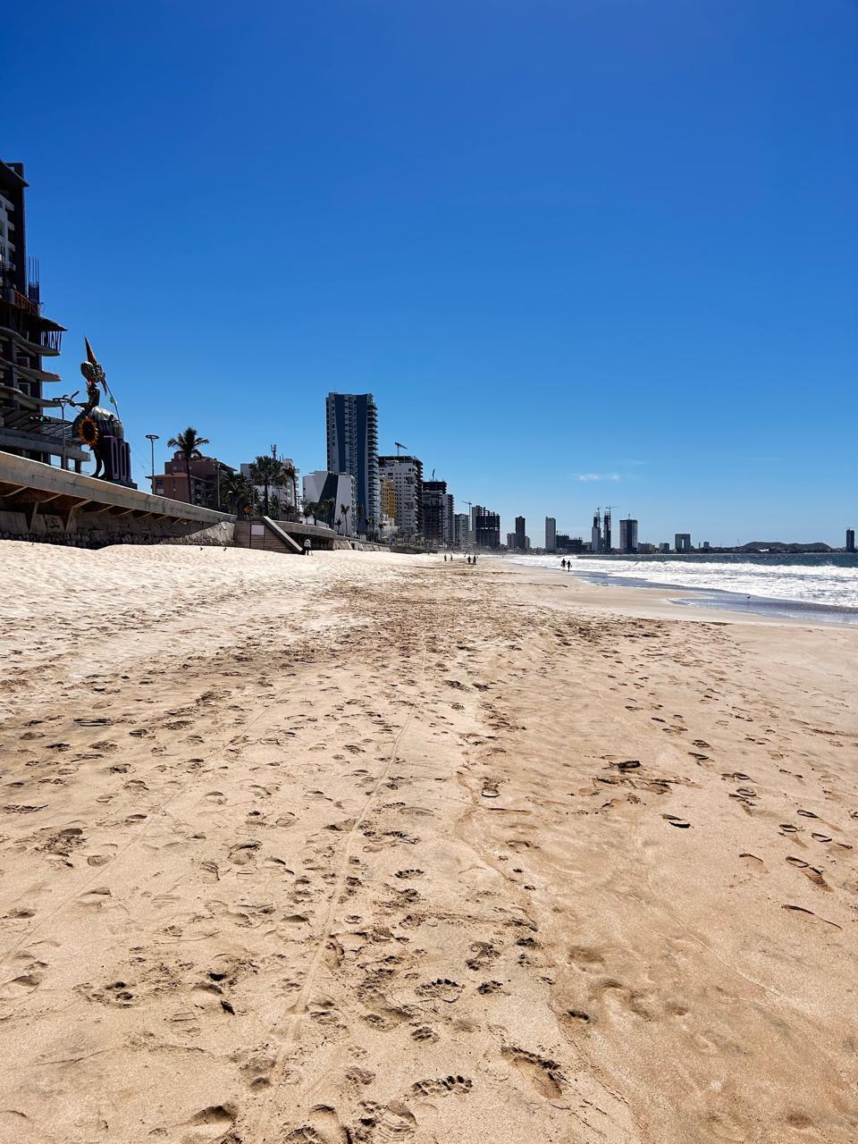 $!Pese a lluvias, mar de Mazatlán es apto para bañistas: Operadora de Playas
