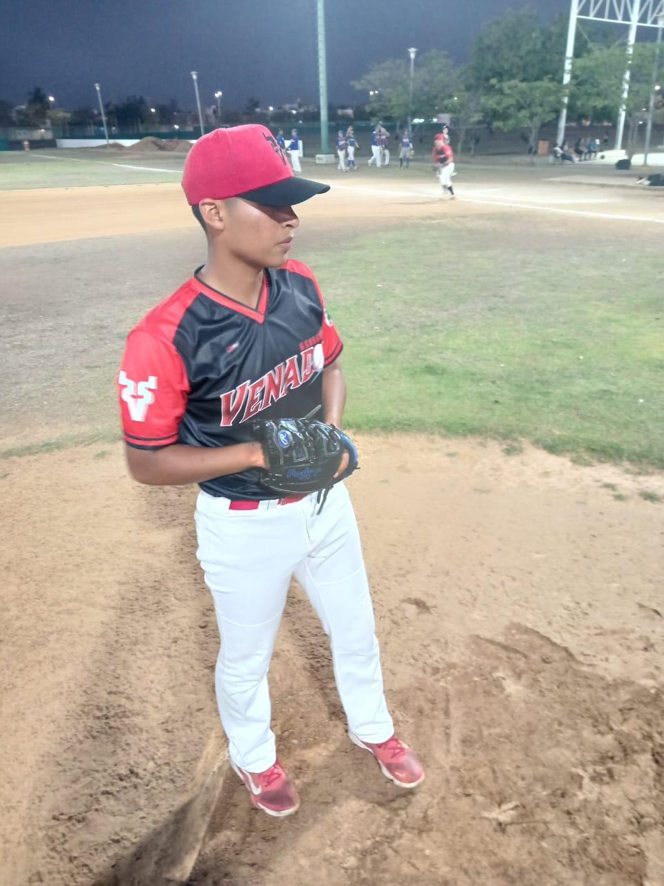 $!Acosta Servicios avanza a playoffs en la Primera Fuerza Nocturna con victoria clave