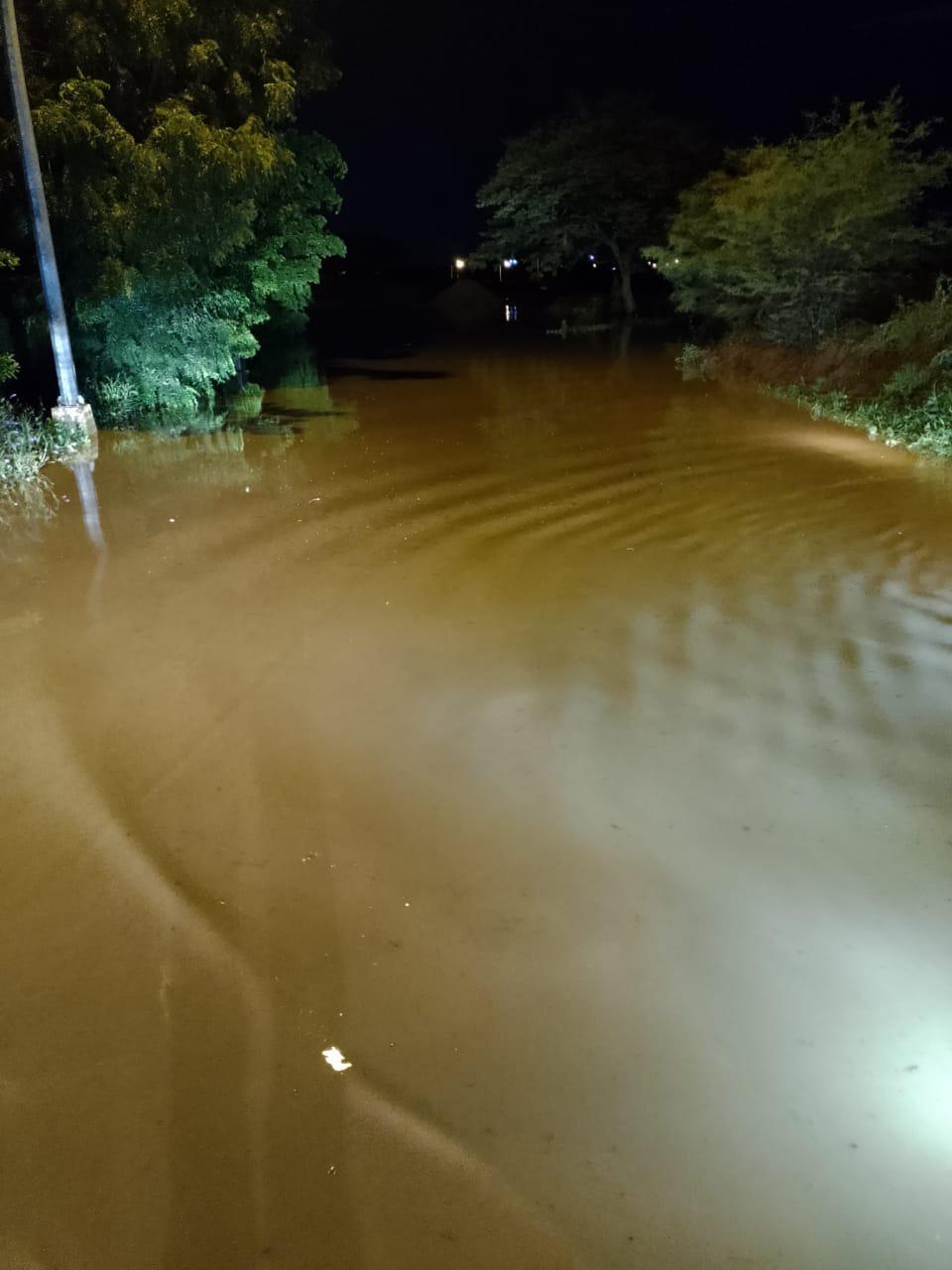 $!Por lluvias, rescatan a 81 personas en 20 colonias de Mazatlán; zona norte, la más afectada