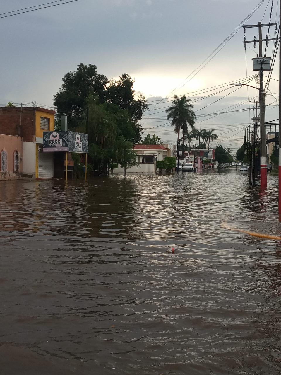 $!Lluvias causan fuertes inundaciones en Guasave