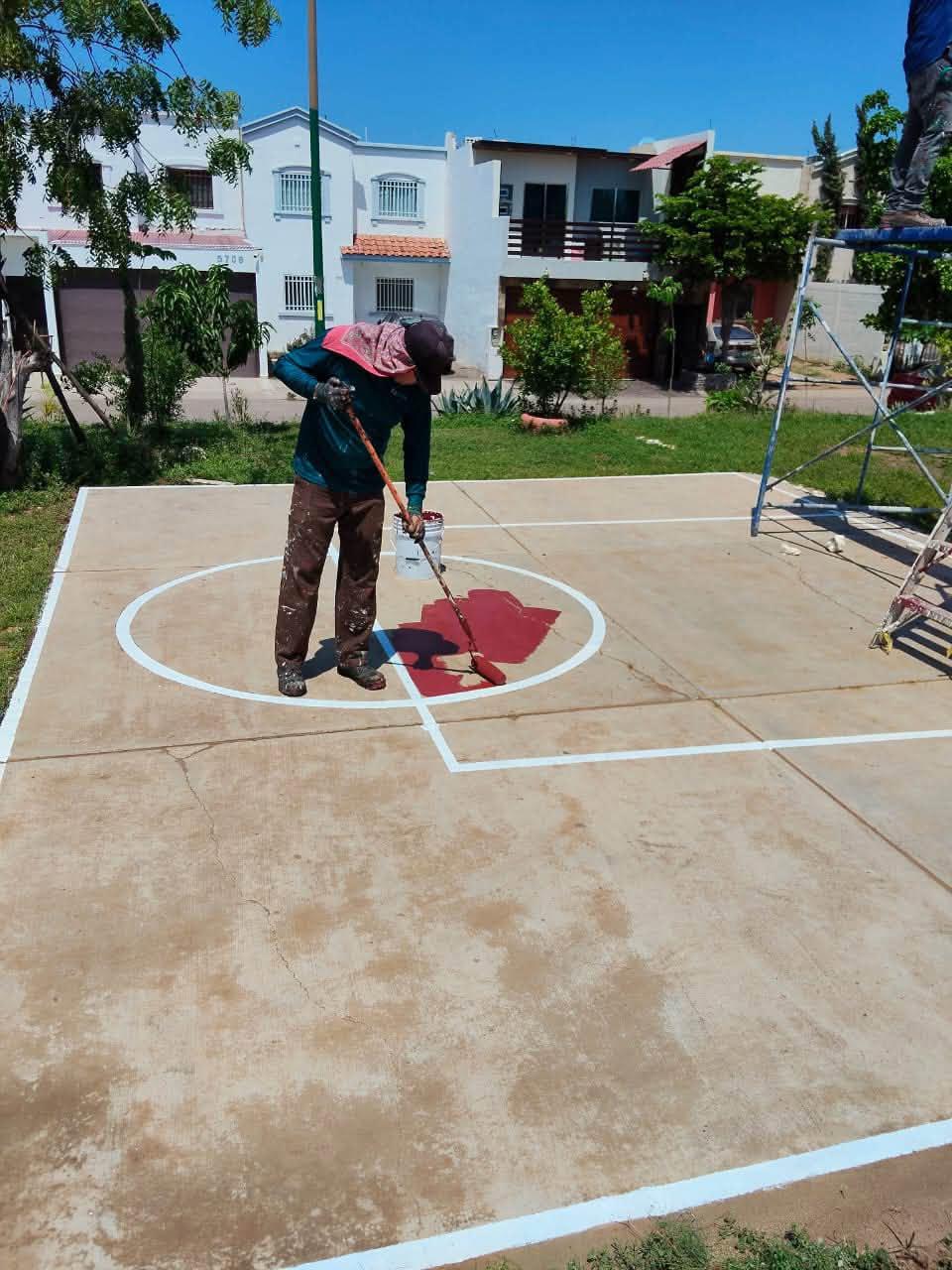 $!Rehabilitan dos medias canchas de basquetbol en Prados del Sur, en Culiacán