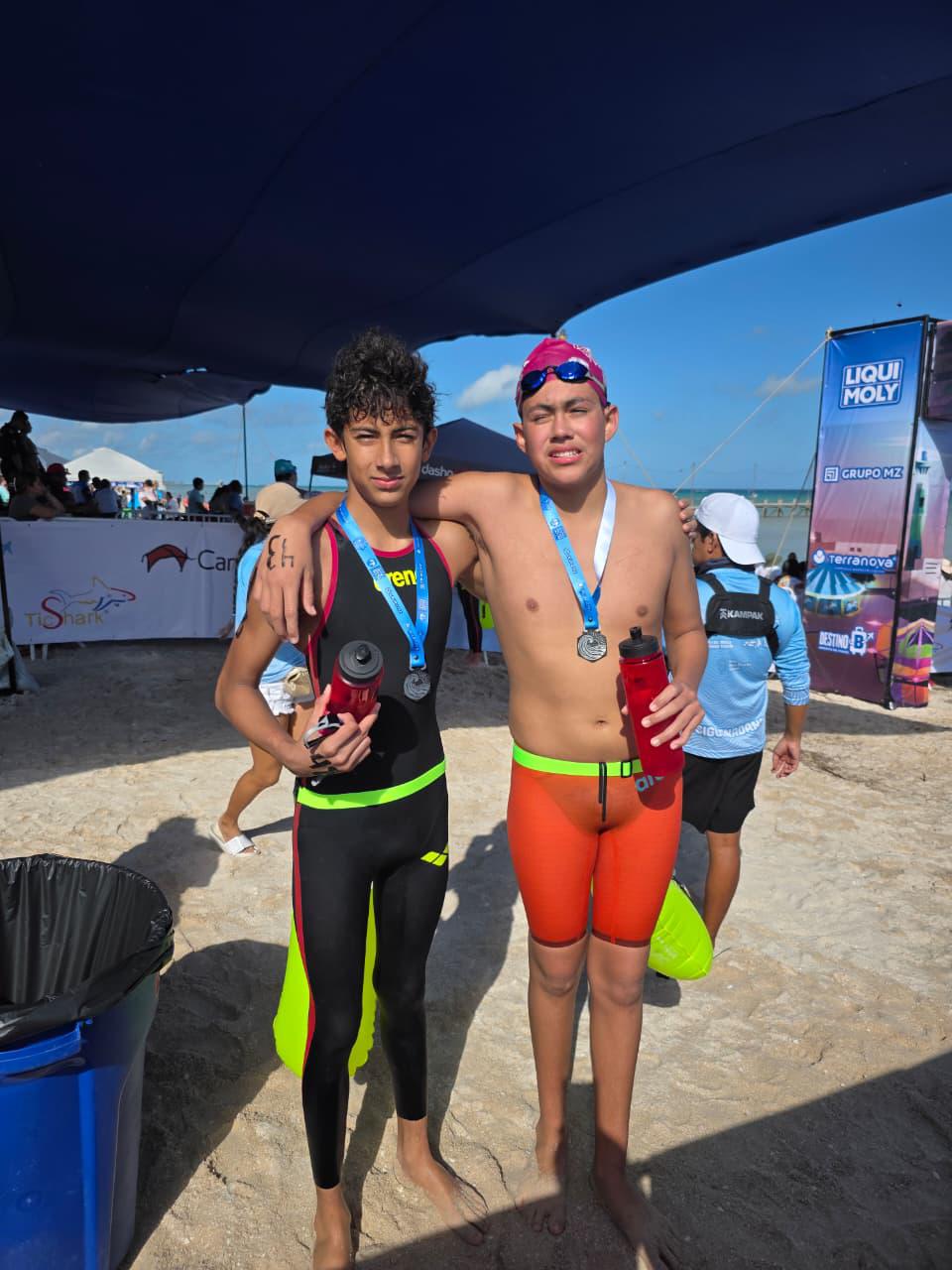 $!Dominan el mar seis nadadores mazatlecos en Puerto Progreso