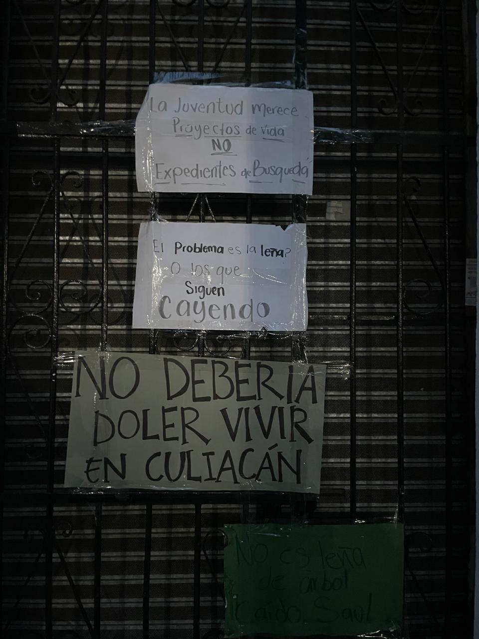 $!Pintan el ISJU tras polémica carrera durante manifestación del Día de las Víctimas de Desaparición